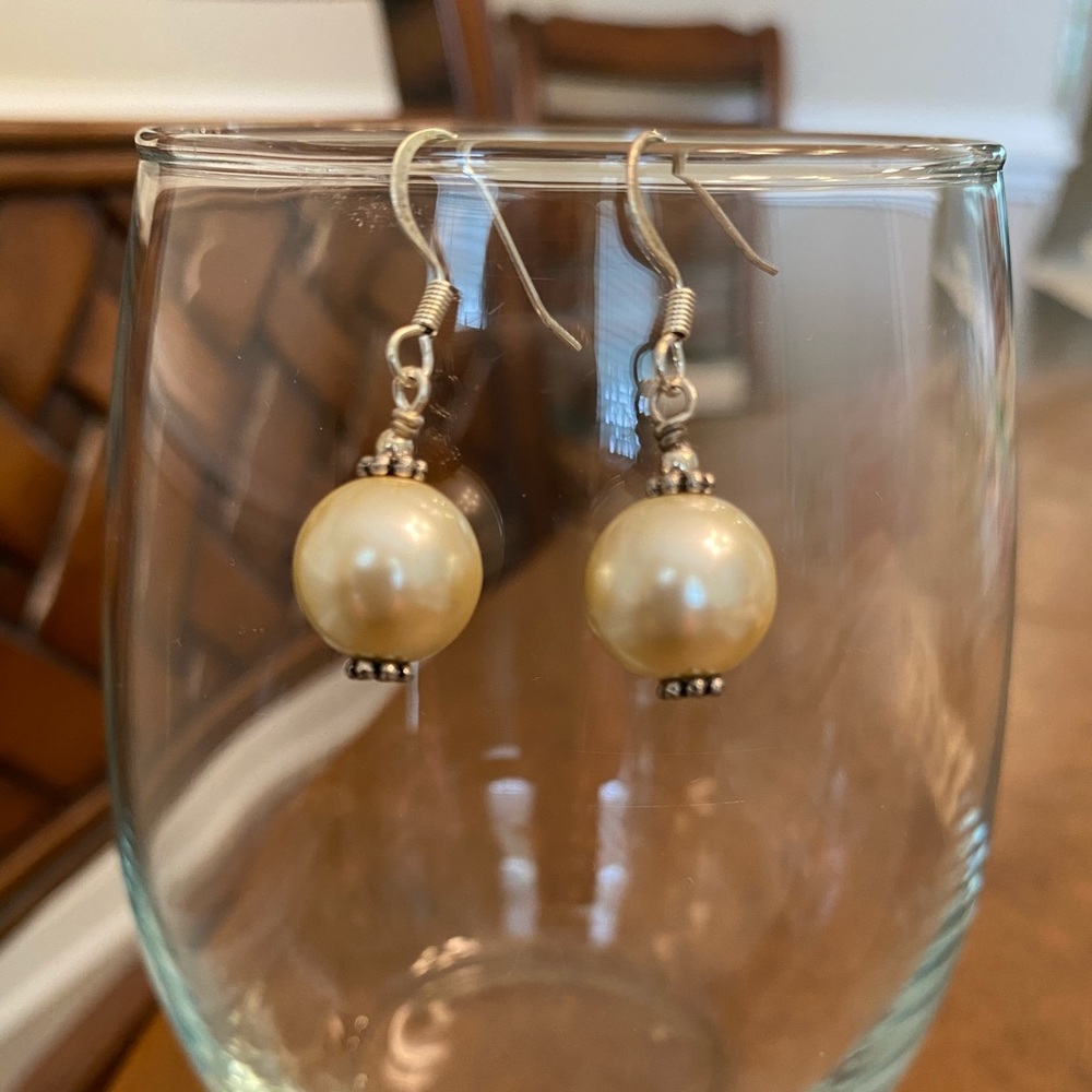 Cream Pearl Earrings